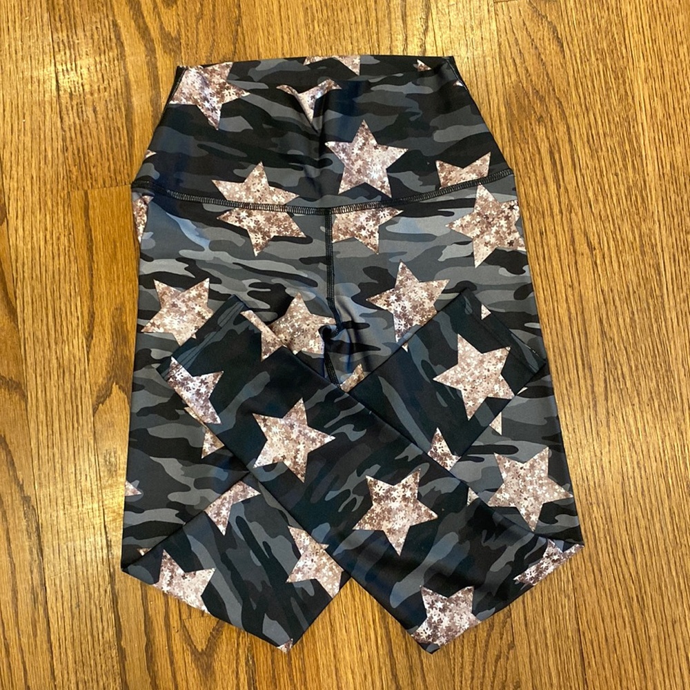 Pixielane women’s size small camo star leggings